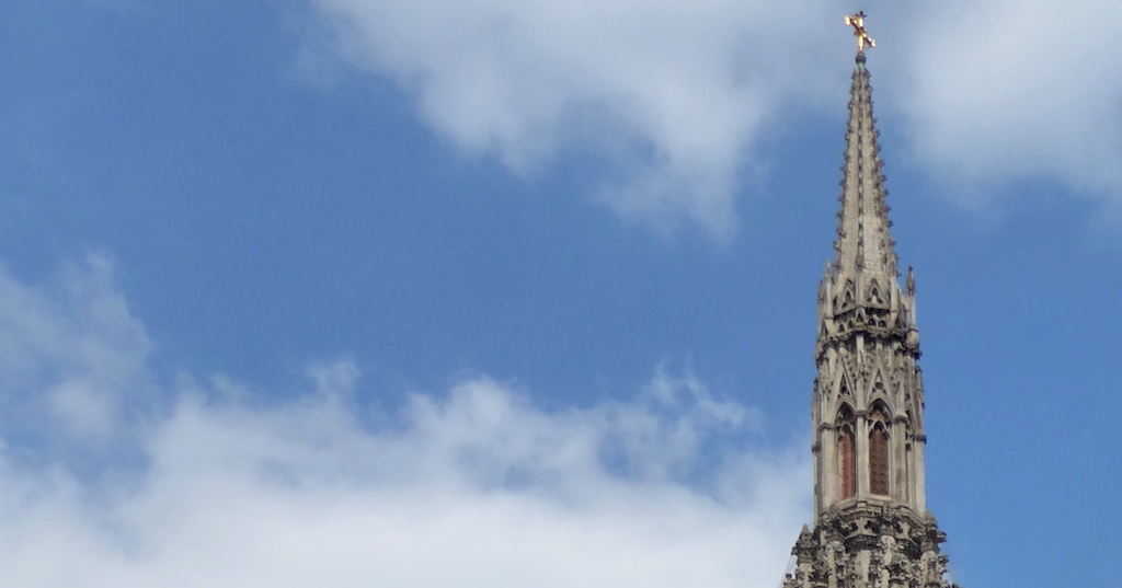 Detail of the Queen Eleanor Cross at Charing Cross. Ethan Doyle White [CC BY-SA 4.0 (https://creativecommons.org/licenses/by-sa/4.0)]