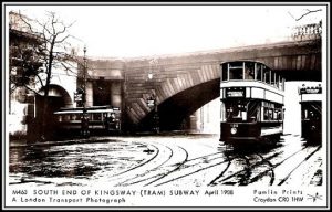 A single-decker tram exiting the Kingsway Tram Tunnel onto the Embankment (left) before the tunnel was expanded in 1939. 